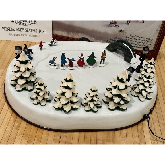 VINTAGE 1996 Christmas Fantasy LTD Wonderland Skaters Pond 8 Songs W/Box Tested - Picture 9 of 16